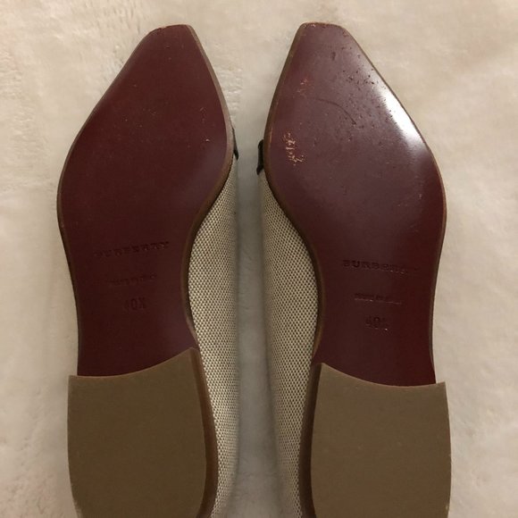 Gorgeous Burberry cream flats - Picture 3 of 4